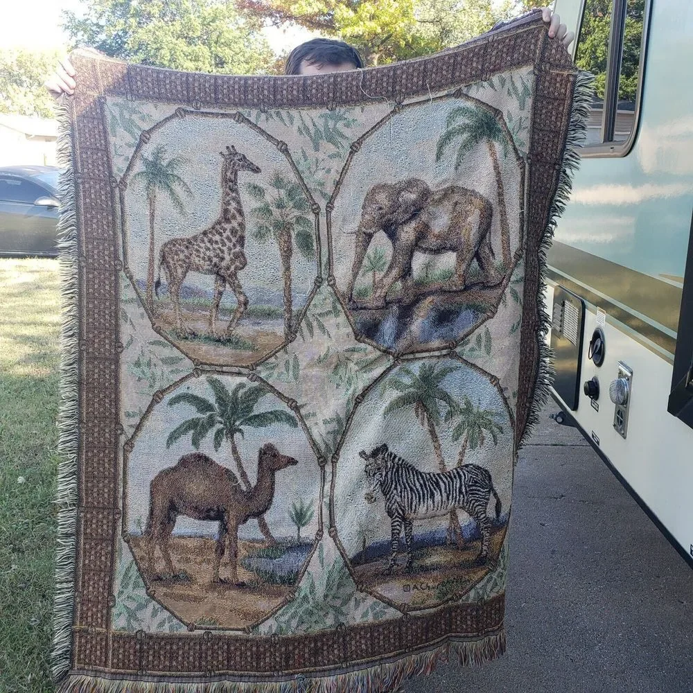 A Churchill Weaver Throw Blanket Tapestry Safari Design Fringes‎ Around